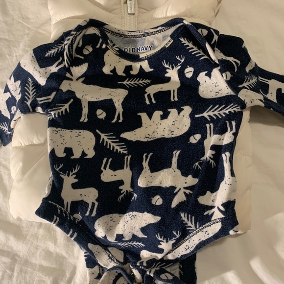 PACK OF 2 ITEMS Old Navy White Puffer Vest & Navy Blue Winter Onesie | 0-3M - Picture 3 of 11